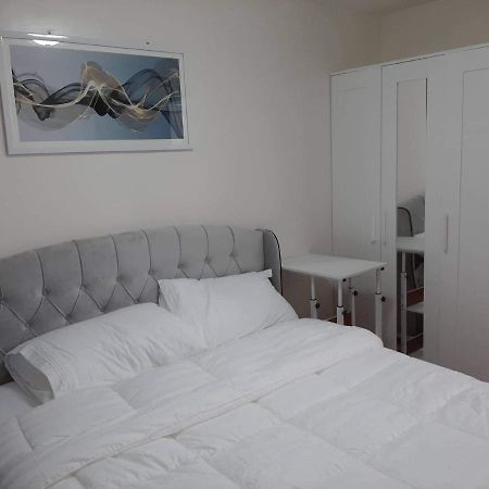 Lovely 2 Bedroom Condo With Free Secured Parking 마닐라 외부 사진