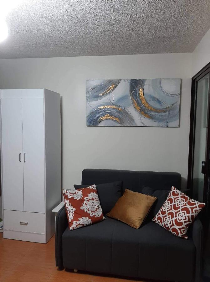 Lovely 2 Bedroom Condo With Free Secured Parking 마닐라 외부 사진