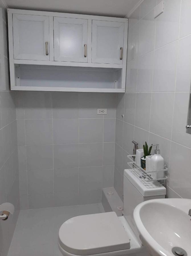 Lovely 2 Bedroom Condo With Free Secured Parking 마닐라 외부 사진