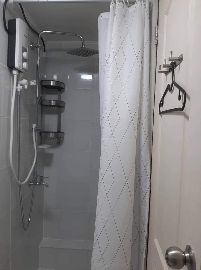 Lovely 2 Bedroom Condo With Free Secured Parking 마닐라 외부 사진