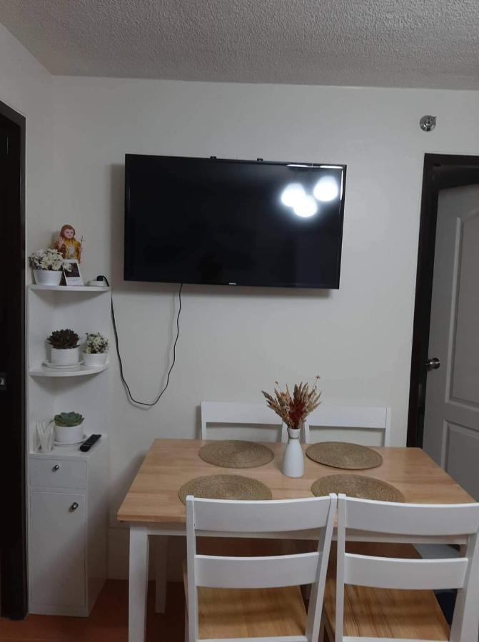 Lovely 2 Bedroom Condo With Free Secured Parking 마닐라 외부 사진